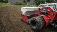 EG520 Primary Seeder The seed funnels in the EG520 meter seed precisely, reducing over-seeding and ensuring uniform establishment of turf.