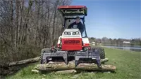 HE200 Power Grapple The open-bottom design allows dirt and small debris to fall through during operation, so you move material quickly without hauling extra weight.