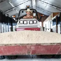 HE482 Power Bucket Move sawdust to fill horse stalls or livestock bedding efficiently with the bucket’s wide opening and 6 ft³ capacity.
