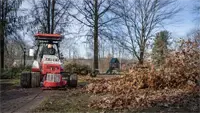 KA160 Power Blower Quickly clear driveways and pathways leading to a home, ensuring debris-free access with the Power Blower’s precision control.