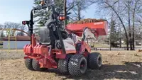 KM660 Light Material Bucket Designed for efficiency, the Light Material Bucket allows operators to transport bulk mulch from pile to bed with fewer trips, reducing project time.