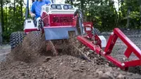 KY400 Trencher The integrated side auger on the KY400 Trencher keeps trenches clean by moving soil out of the cut path, reducing cleanup time and increasing productivity.