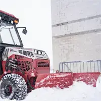 SE530 V-Blade The SE530 V-Blade's mechanical trip edge design minimizes damage when encountering obstacles, protecting both the blade and surrounding surfaces.