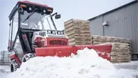 SE530 V-Blade The straight blade configuration of the SE530 V-Blade provides a clean path for vehicles, ensuring safe passage in snow-covered areas.
