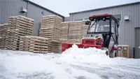 SE530 V-Blade In its straight blade configuration, the SE530 V-Blade clears snow in a direct path, facilitating smooth traffic flow.