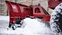 SE530 V-Blade The Ventrac SE530 V-Blade easily back drags snow away from building entrances and tight spaces, giving operators the precision needed where larger equipment can’t reach.