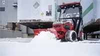 SE530 V-Blade In its scoop mode, the SE530 V-Blade collects and moves snow efficiently, reducing the need for multiple passes.