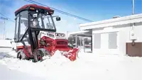 SE530 V-Blade The SE530 V-Blade efficiently clears snow from narrow walkways, utilizing its V-plow configuration to navigate tight spaces with ease.