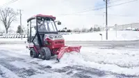 SE530 V-Blade The SE530 V-Blade's all-steel construction ensures durability, withstanding the rigors of heavy-duty snow clearing applications.