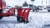 SE530 V-Blade With the blade wings swept forward, the Ventrac SE530 V-Blade pushes snow straight ahead, preventing it from spilling to the sides and keeping sidewalks and narrow paths clear in a single pass.