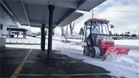 SE530 V-Blade With its low-profile design, the Ventrac tractor and SE530 V-Blade easily fit under awnings and building overhangs, allowing operators to clear snow in areas that are normally inaccessible.