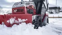 SE530 V-Blade The SE530 V-Blade's hydraulic wing adjustment enables quick transitions between configurations, optimizing efficiency during snow removal tasks.