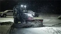 SE530 V-Blade The Ventrac SE530 V-Blade, paired with the winter cab, allows operators to clear snow in low-light conditions before business hours, keeping entrances and walkways ready while staying out of the elements.