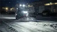 SE530 V-Blade Equipped with the Ventrac winter cab, the SE530 V-Blade allows operators to clear snow in low-light conditions, ensuring visibility and safety.