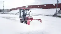 SP720 Box Plow On turf fields, the optional turf edge ensures safe snow removal without gouging or tearing the playing surface.