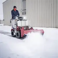 NJ380 Broom On city sidewalk stretches, the 38-inch working width of the NJ380 covers more ground in fewer passes, helping municipalities minimize service time during peak snowfall.