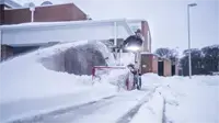 NX340 Snowblower Schools and municipal crews benefit from the NX340’s hydraulically controlled discharge chute and powerful two-stage design, allowing deep snow to be removed quickly and effectively.