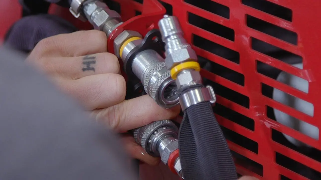 How to Fix Aux Hydraulic Hose Couplers That Wont Connect  Ventrac MMM